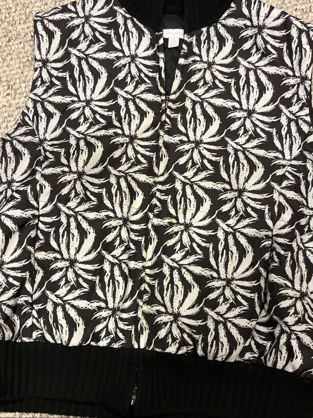 Charter Club Black & white print puffer vest. Size XL